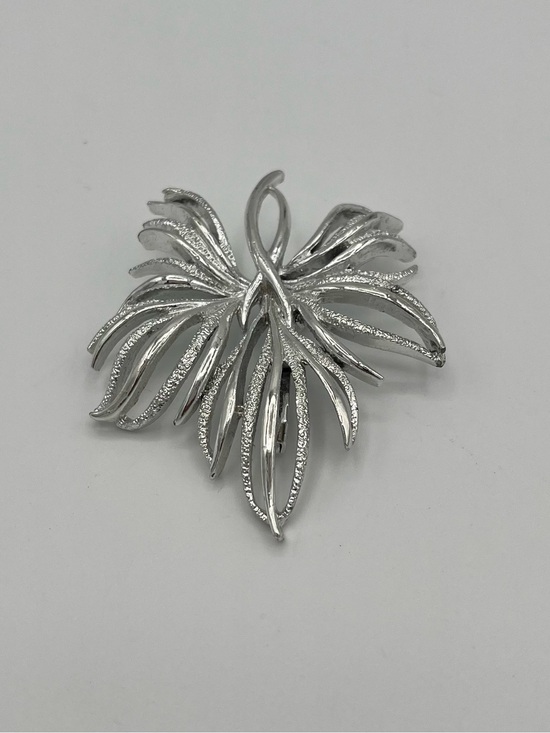 Jewelry - Vintage Textured Silver Openwork Spray Leaf Brooch Pin